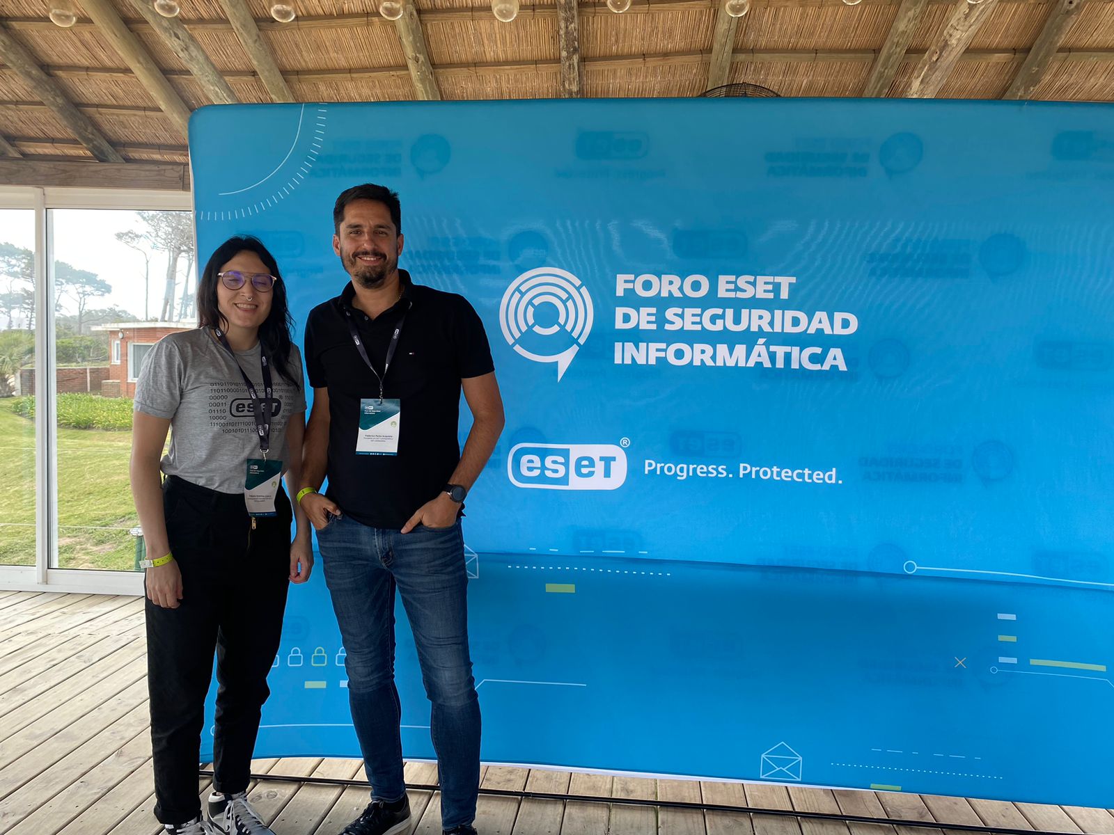 Fabiana Ramírez Cuenca, investigadora de seguridad informática Eset, y Federico Pérez Acquisto, presidente de Eset en Latam.