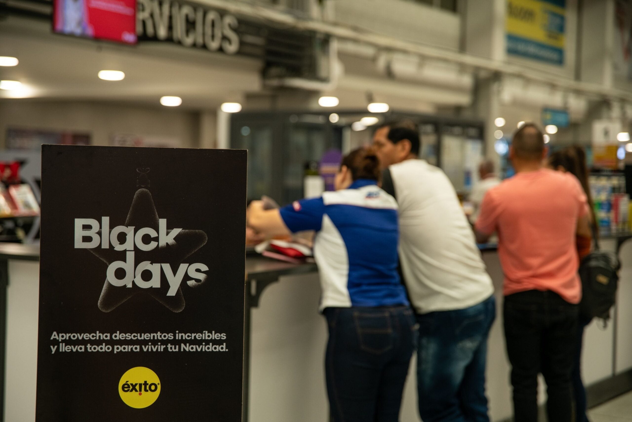 Compradores en almacenes de cadena en los 'Black days'