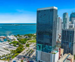 Cuatro jugadores de los Miami Heat (Tyler Herro, Kyle Lowry, Victor Oladipo y Duncan Robinson) han invertido en propiedades en la nueva torre The Elser Hotel & Residences.
