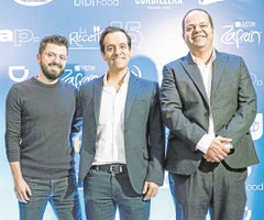 Jhonnier Castaño, CEO de Grupo Cava; Rigoberto Ovalle Cayón, gerente de Innovación de Pollo Andino; y Gonzalo Moreno Gómez, presidente de Fenavi