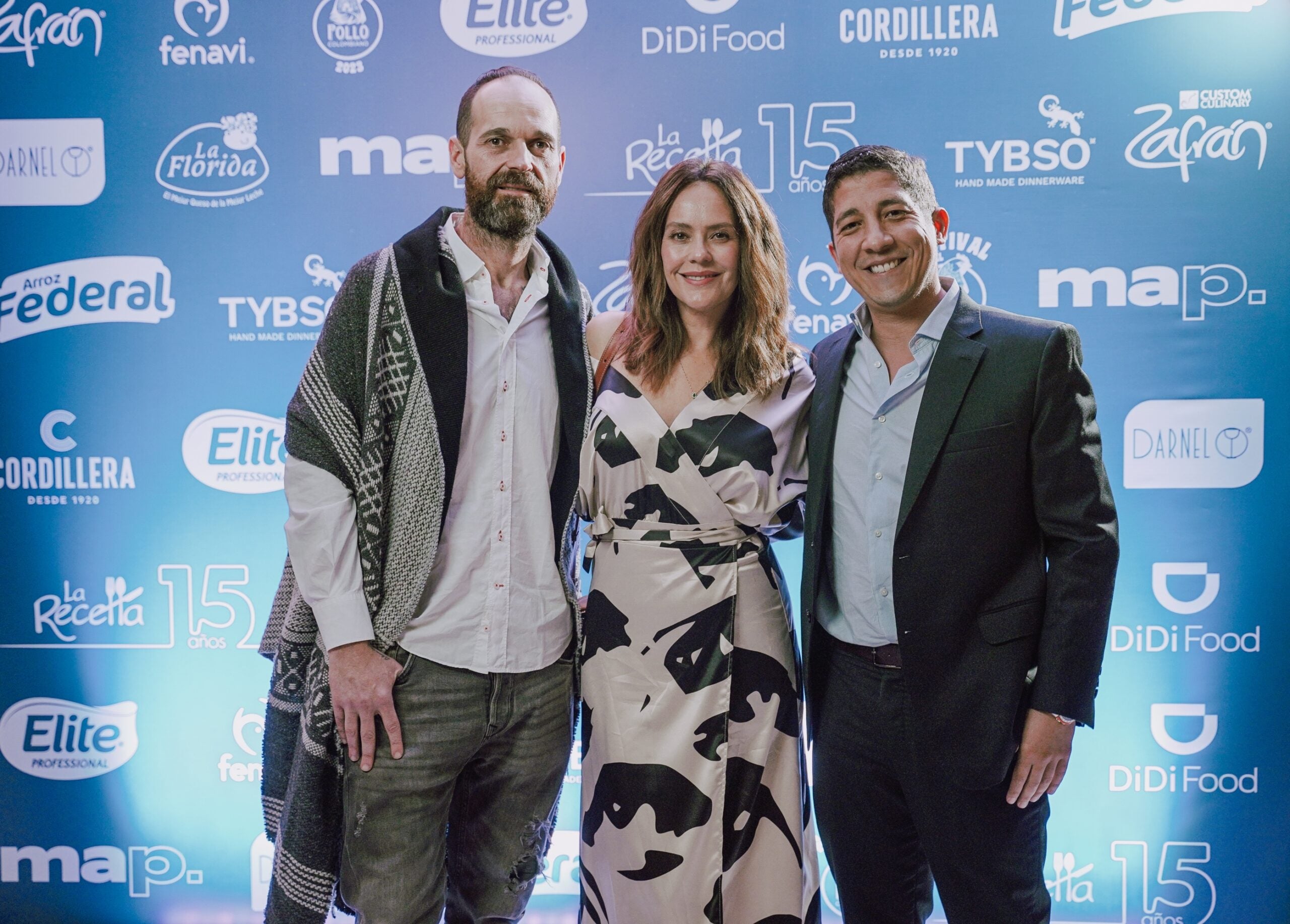 Koldo Miranda, chef y jurado de la competencia; Cristina Umaña, actriz; Luis Rodolfo Álvarez, director del Programa para el desarrollo del pollo en Fenavi