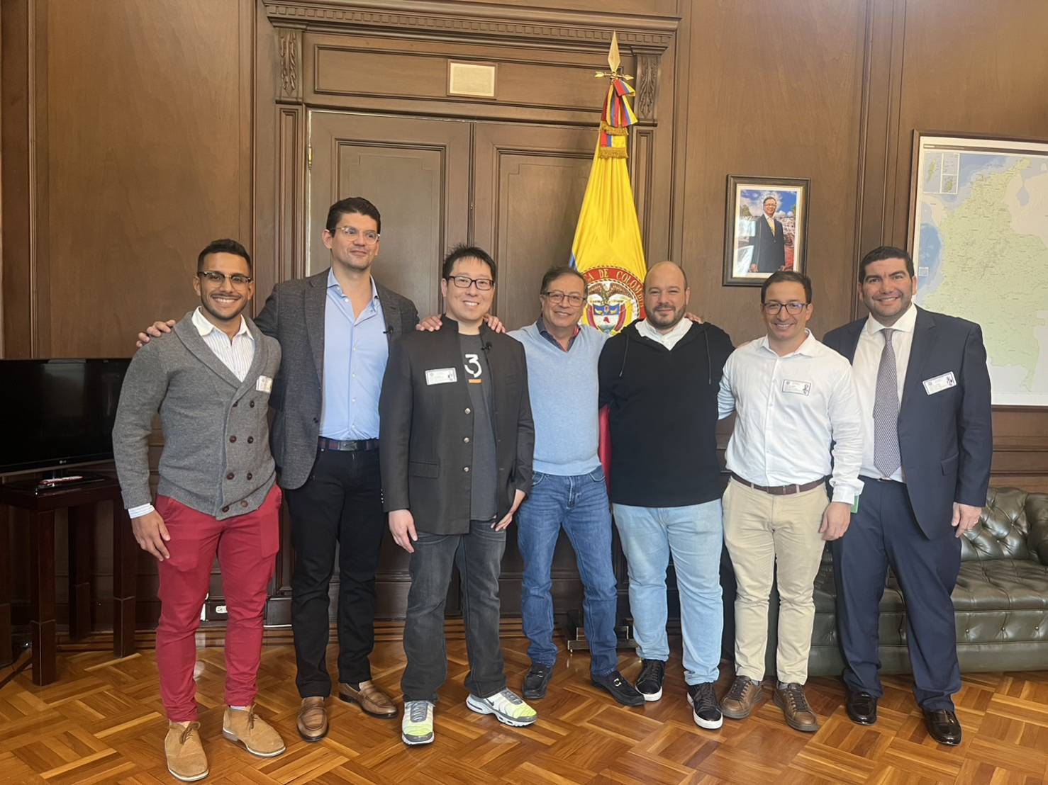 Petro con experto en Blockchain