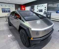 Tesla está aceptando reservas para ese vehículo y dos configuraciones que entregará el año que