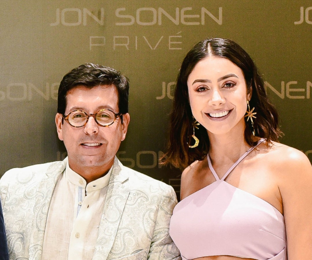 Juan Carlos Giraldo, presentador especializado en moda y Laura Prada, modelo.