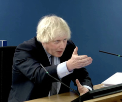 Boris Johnson declara en la investigación covid-19, en Londres