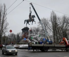 Las autoridades ucranianas siguen adelante con el retiro de monumentos soviéticos