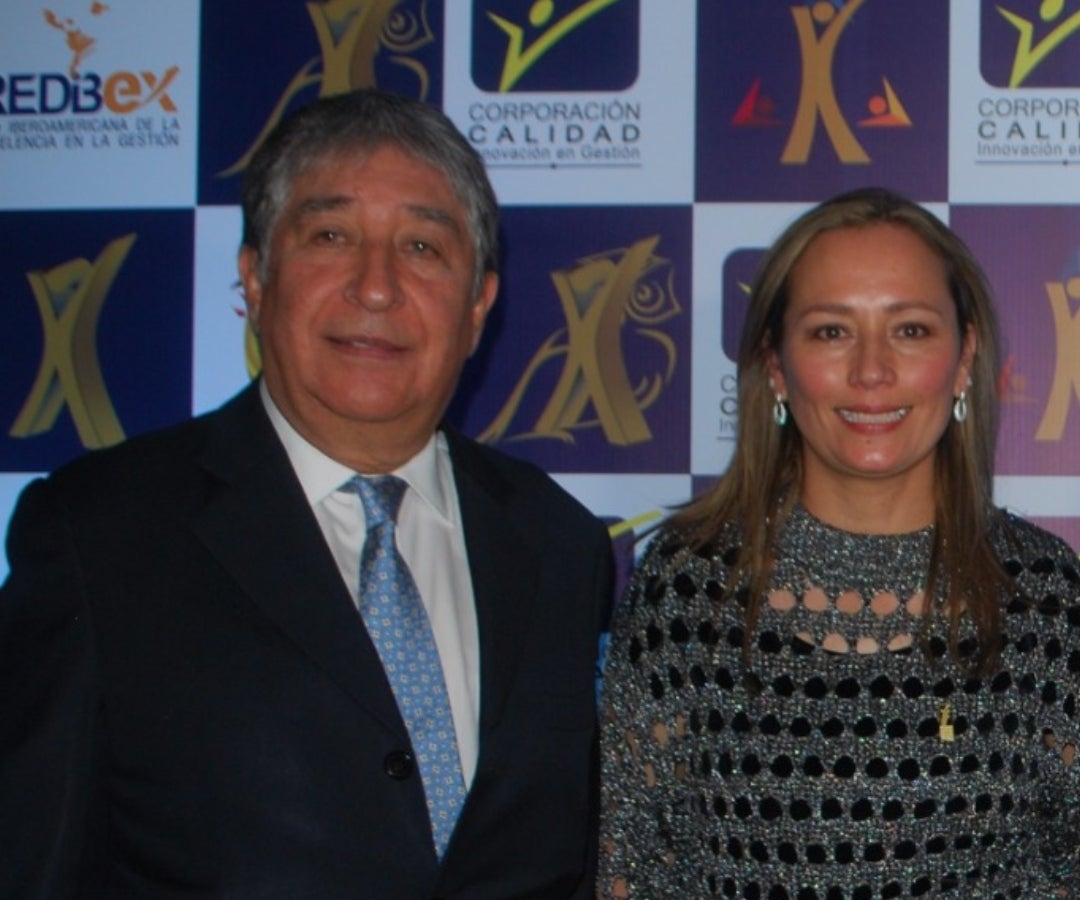 Alfredo Castellanos, CEO de Pasarex, y Nancy Vargas, directora de la Corporación Calidad.