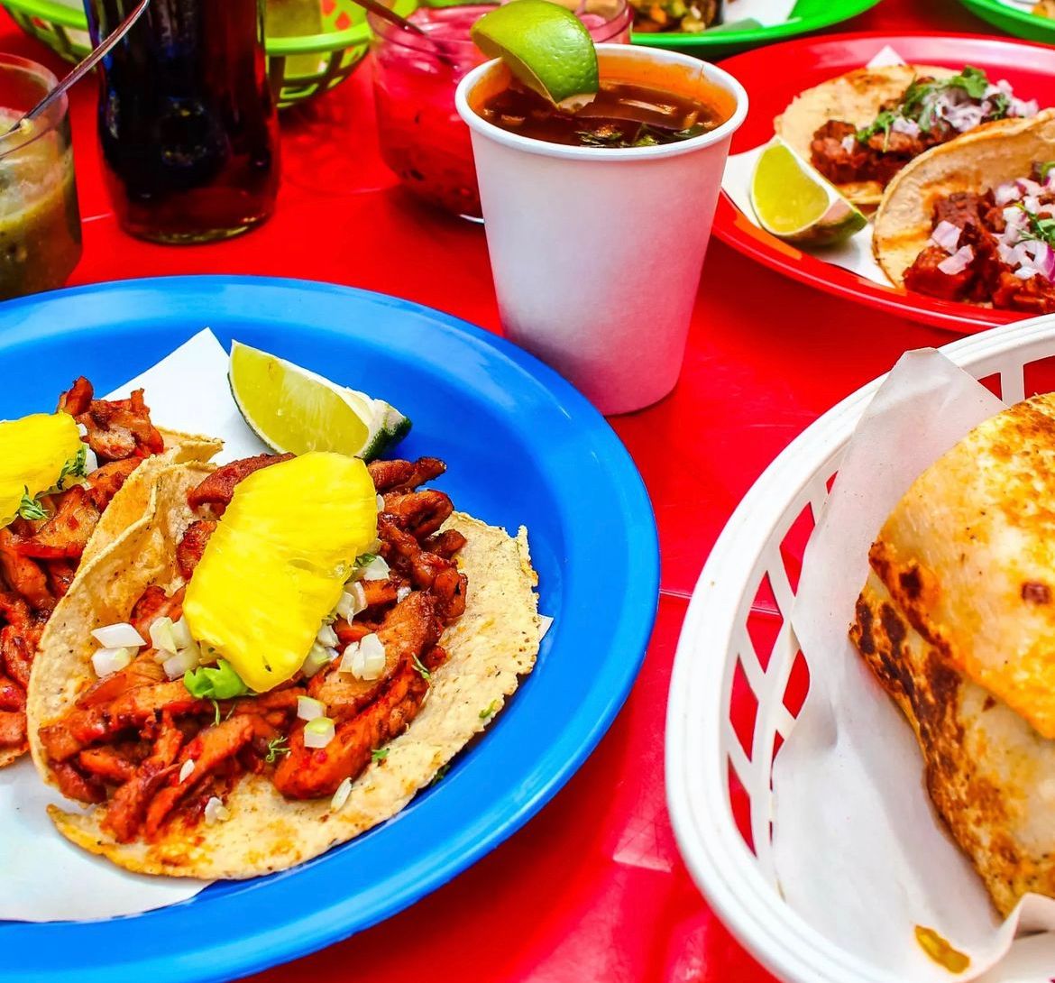 Tacos al pastor al estilo de las taquerías de barrio mexicanas