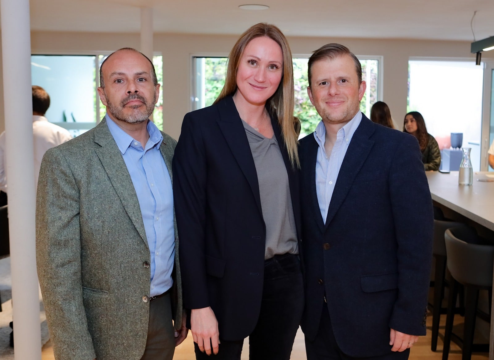 Renato Baños, home salWes manager de TG Wellness Colombia; Catherine Moggio, interior designer, culinary & lifestyle consultant; y Juan Alberto Lopera, gerente general de Coala Arquitectura y Construcción.