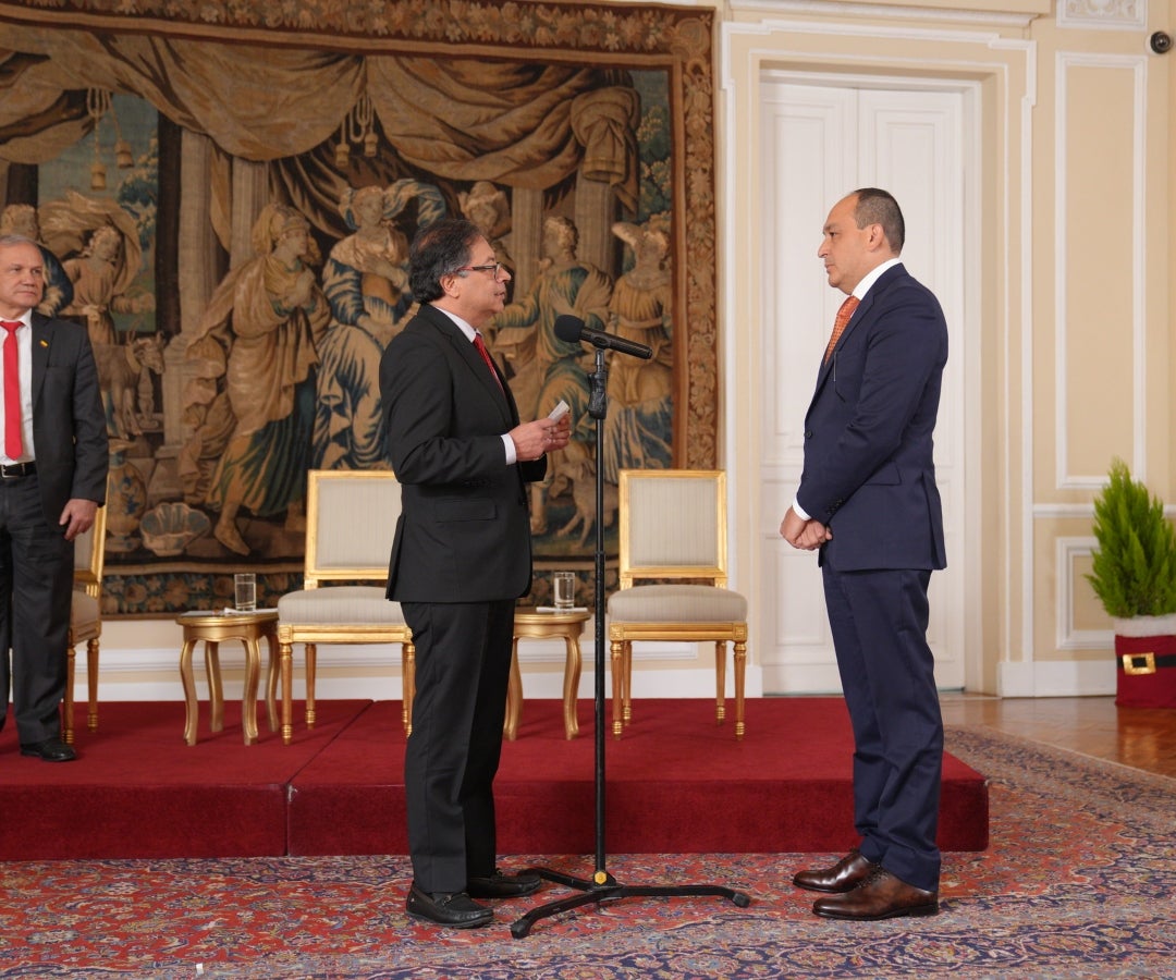 Vladimir Fernández se posesionó como nuevo magistrado de la Corte Constitucional