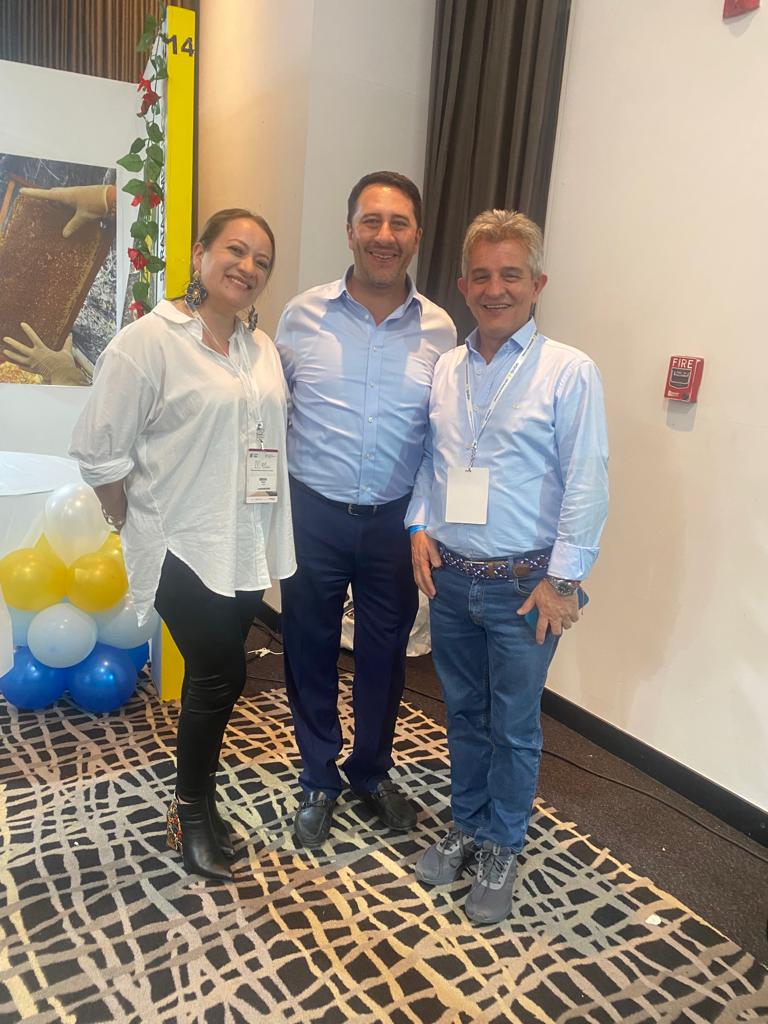 Adriana Plata, directora ejecutiva nacional Confetur; Arturo Bravo, viceministro de turismo;y Hernán Franco, gerente del congreso Confetur