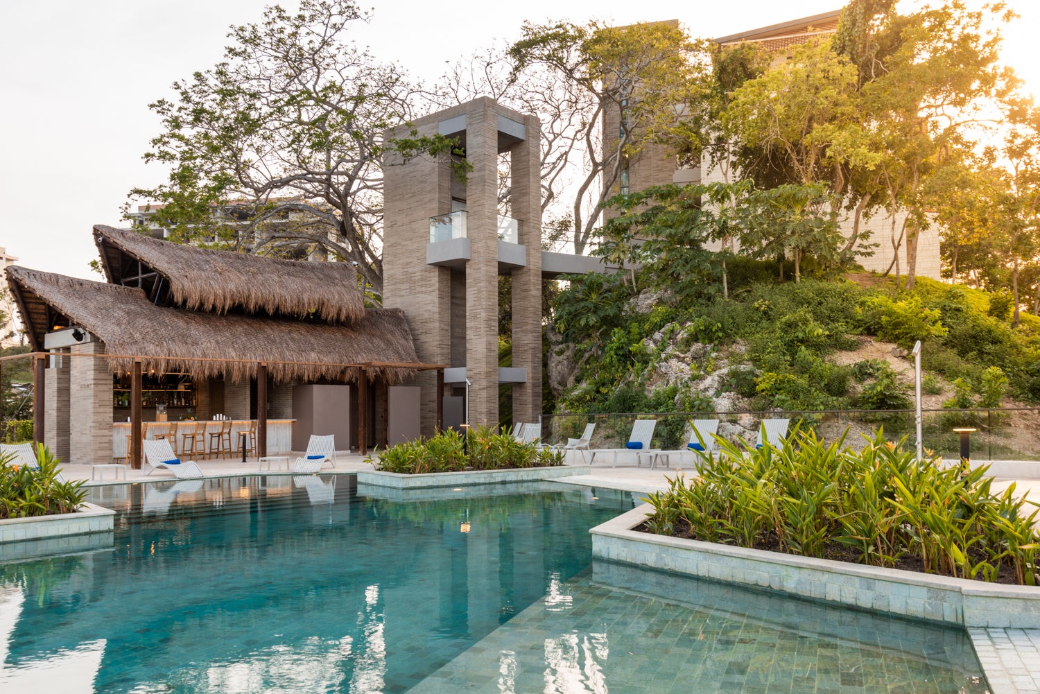 El lugar destaca por sus opciones no solo en playa privada sino su circuito de piscinas 