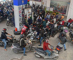 Paro camionera en la India desabastecimiento de combustible