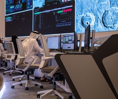 Un ingeniero emiratí en el Centro Espacial Mohammed bin Rashid