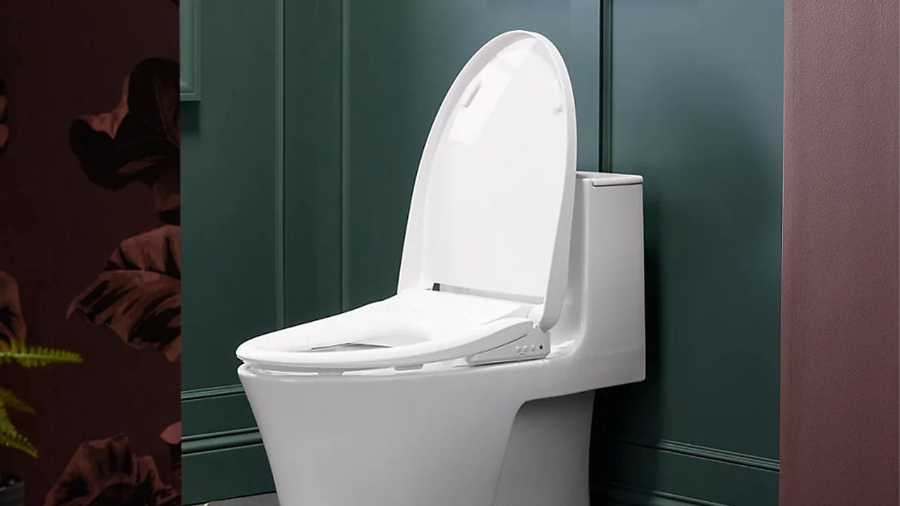 El inodoro puede limpiarse solo con la tecnología de luz ultra violeta.
