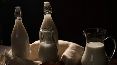 Gobierno establece límites para el uso del lactosuero en la leche