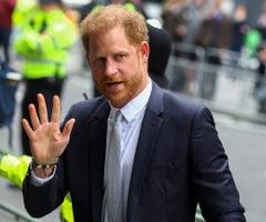 Príncipe Harry retira demanda por difamación contra diario británico.