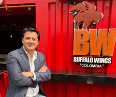 Juan Camilo Robledo, representante legal y gerente de Buffalo Wings, dijo que su consumo ha bajado 3%.