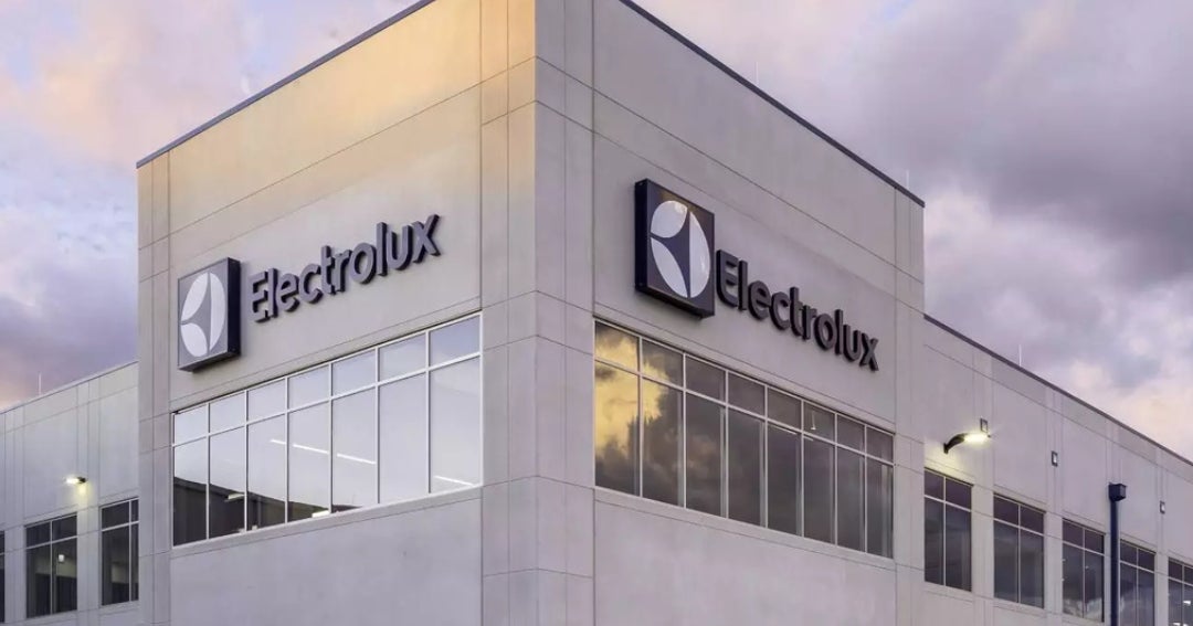 Electrolux tiene previsto destruir 1.700 empleos en Italia, según sindicatos