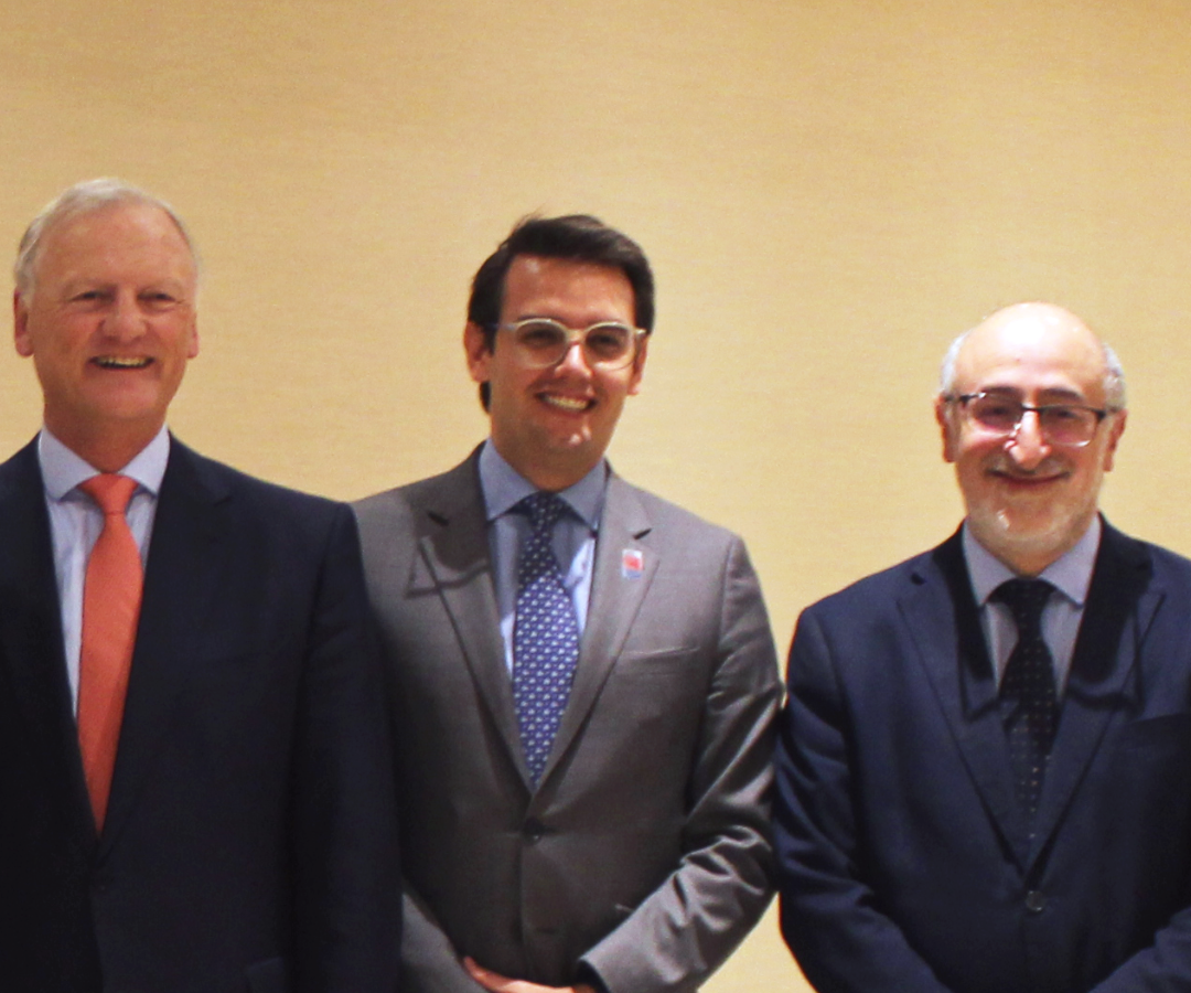 Ricardo Triana, director ejecutivo del CEA; Camilo Arenas, gerente de asuntos corporativosy públicos de Boston Scientific; y Juan Lozano, periodista y líder de opinión.