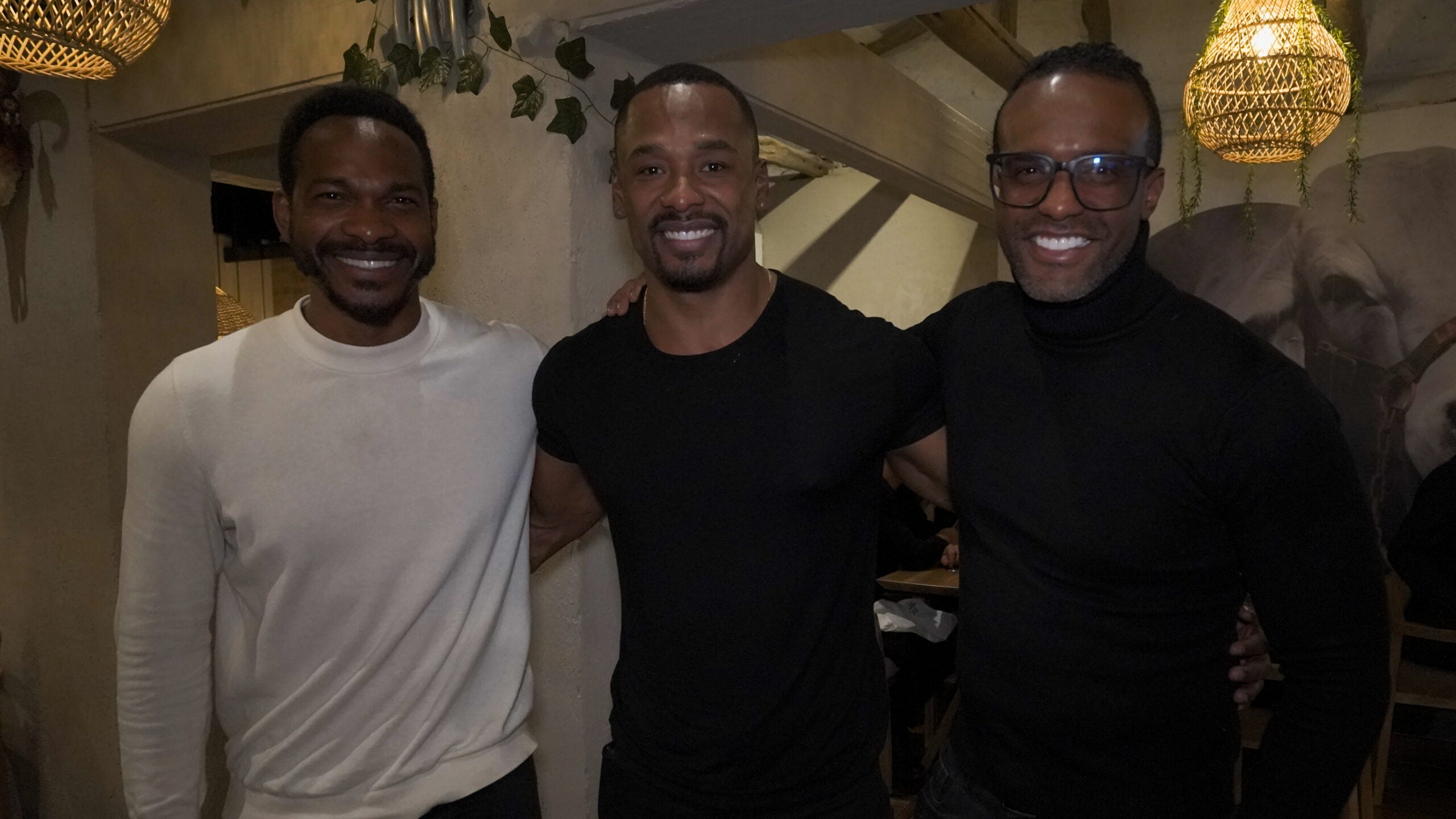 Los actores Jaisson Jeack, Antonio Jiménez y Orián Suárez asistieron a la inauguración de la segunda sede de La Macheleria.