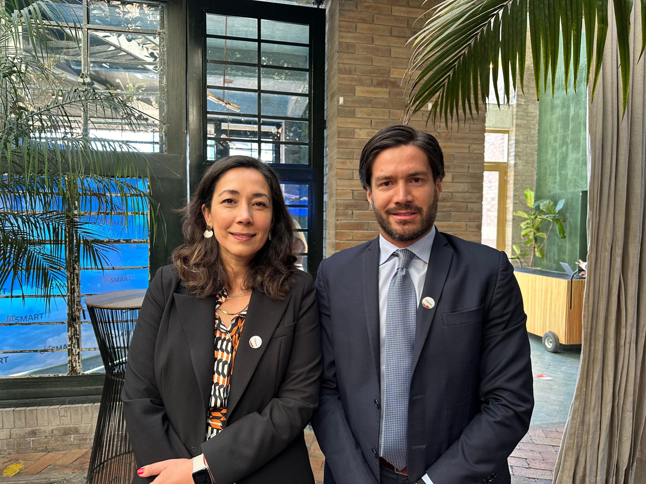 Cecilia Demarco, directora legal de JetSmart, y Juan Puerta, abogado externo de JetSmart.