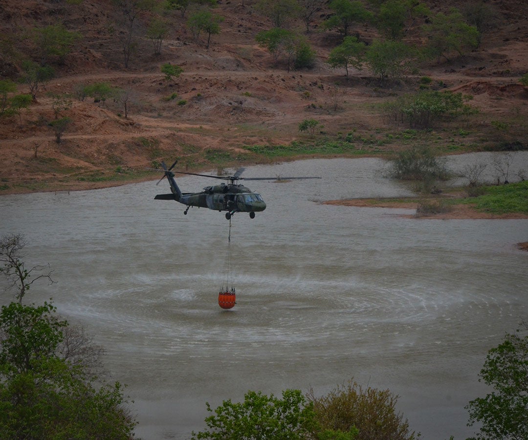 Labores para apagar incendios en Páramo Berlín