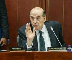 Álvaro Leyva, canciller suspendido por tres meses.