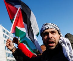 Corte Internacional elude pedir cese al fuego en Gaza, ordena a Israel evitar genocidio