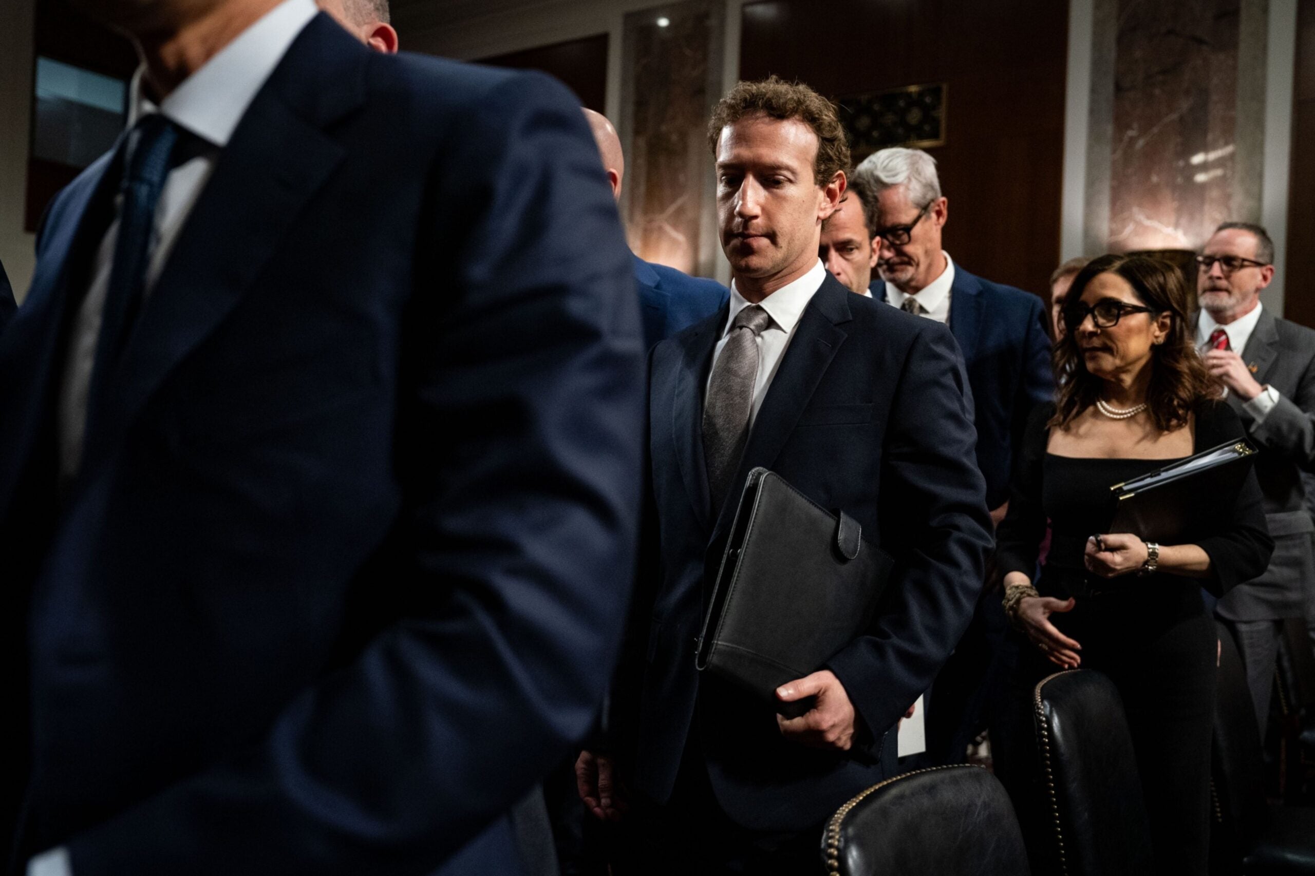 Zuckerberg ofreció disculpas en discusión en el Senado sobre seguridad infantil