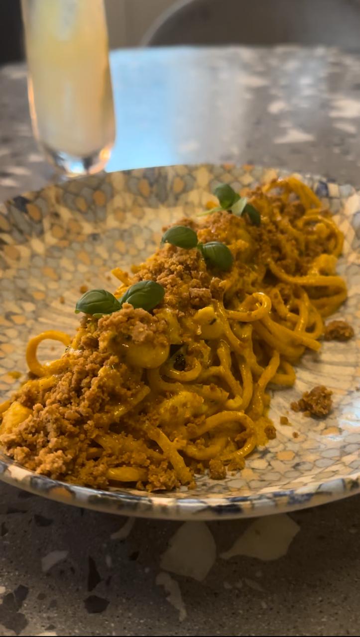 Sapaghettoni de chontaduro con jaiba y langosta