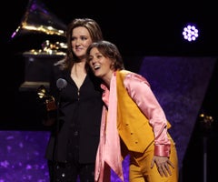 Brandy Clark acepta su galardón en los Premios Grammy 2024 Brandy Clark acepta su galardón en los Premios Grammy 2024