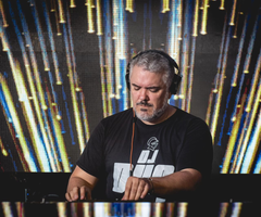 Iván Duque en su hobby como "DJ DUQ"