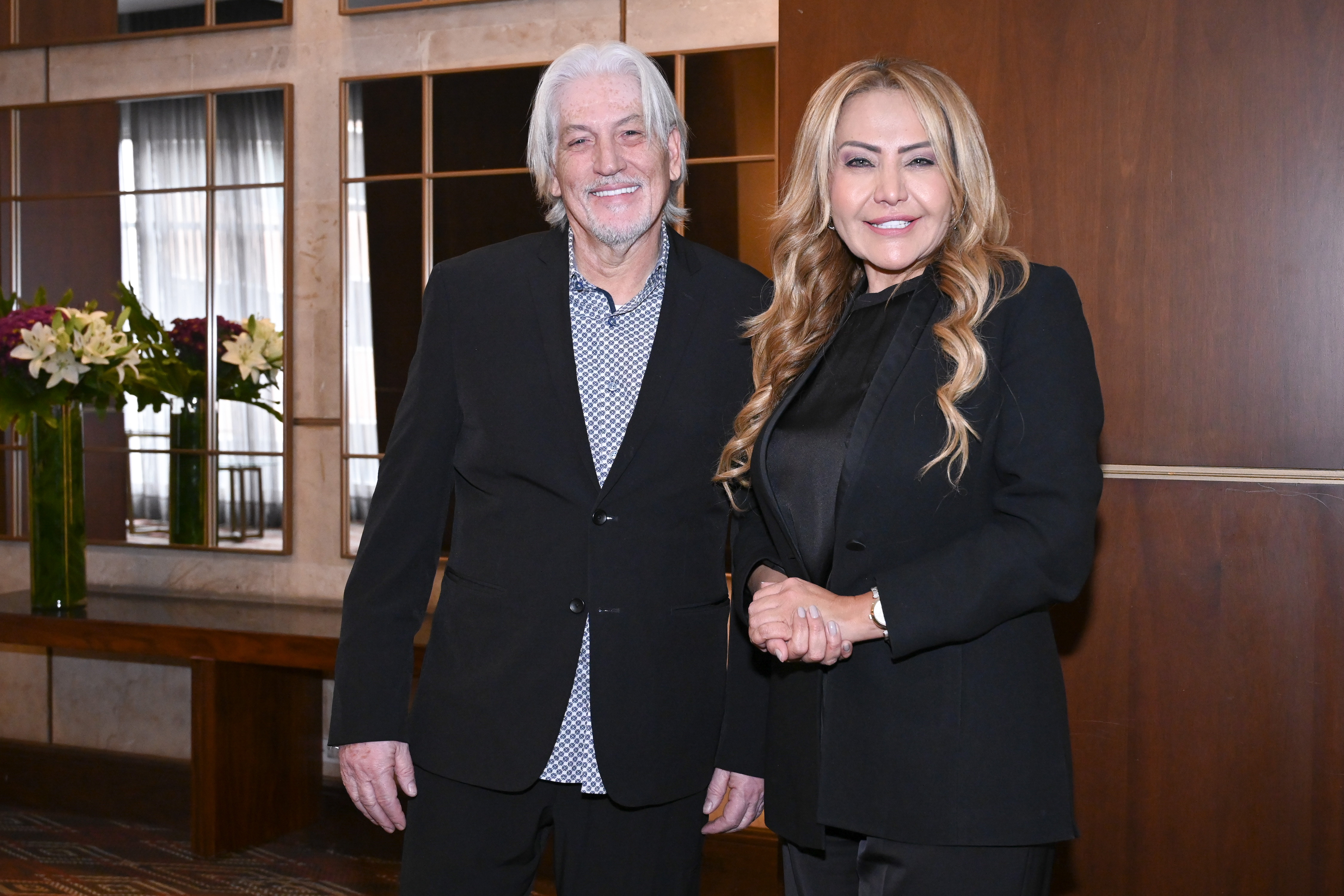 René Morales, abogado en adquisiciones de negocios y bienes raíces, y Sandra Clavijo, abogada.