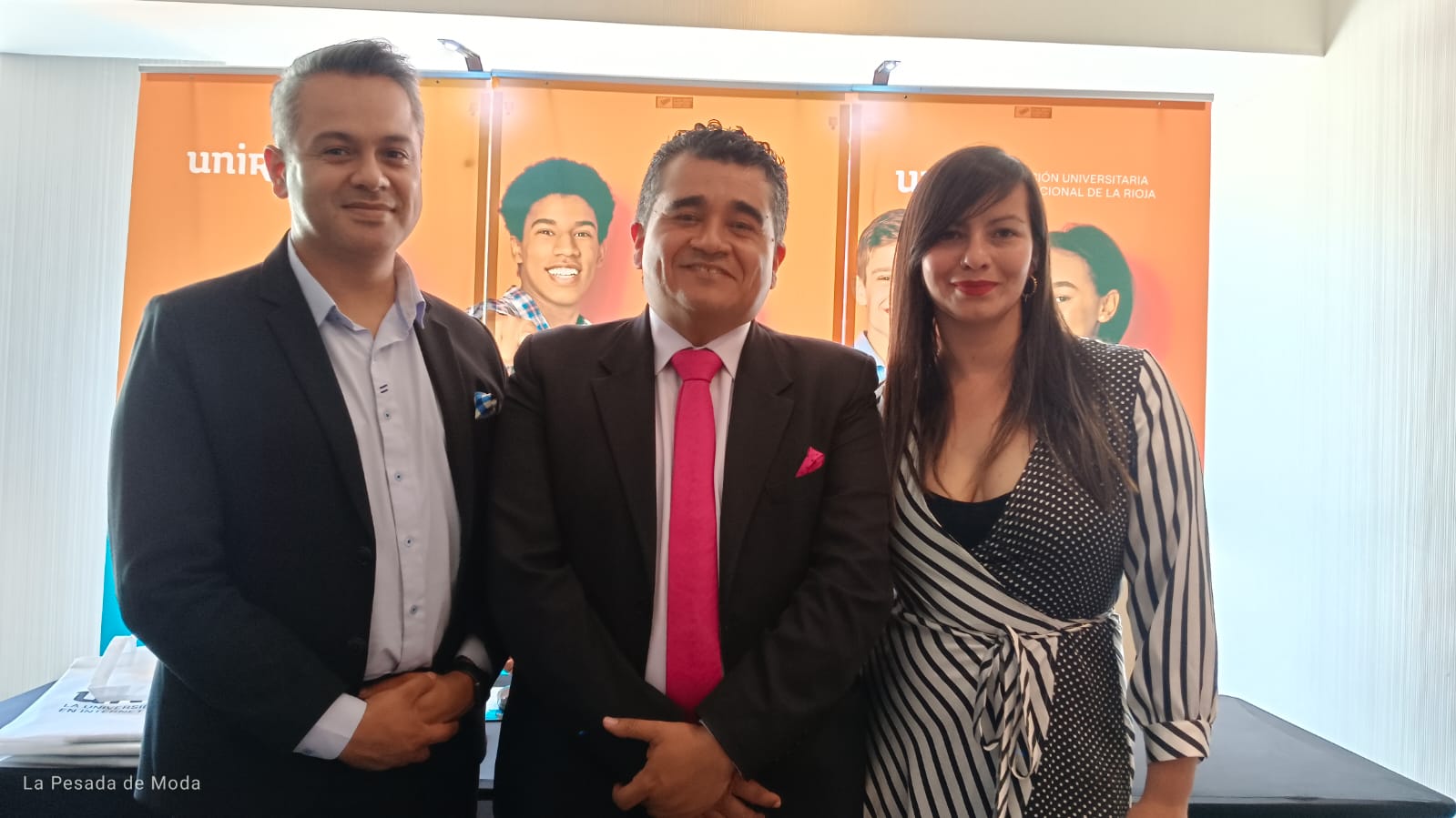 Juan Santiago Rodríguez, director de Desarrollo de Negocio de la Universidad La Rioja; Javier Arteaga, country manager de La Rioja y Diana Carolina Aconcha Díaz, directora Desarrollo Universitaria de Colombia.