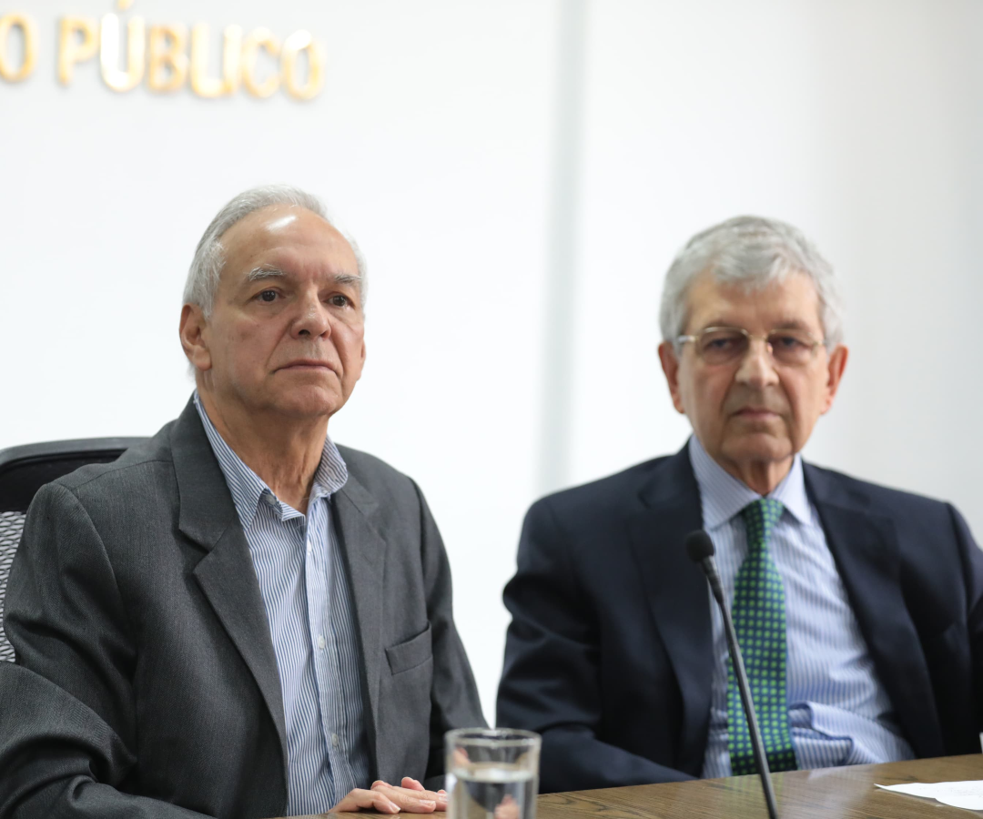 Ministro de Hacienda, Ricardo Bonilla, y Presidente de la CCI, Juan Martín Caicedo