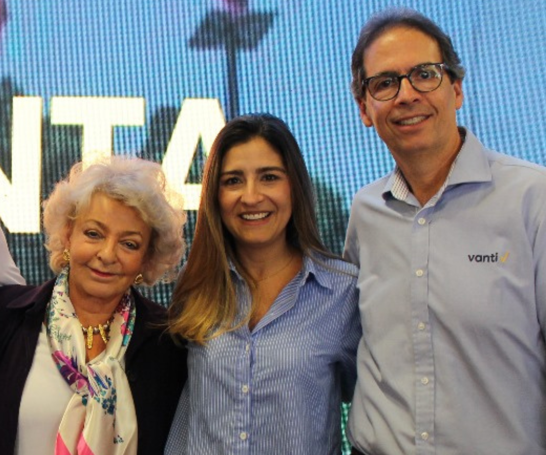 Maria Eugenia Rey, presidente de Grupo Evolution; Juliana Bejarano, gerente de Andi Seccional Bogotá, Cundinamarca; y Rodolfo Anaya Abello, presidente de Grupo Vanti.