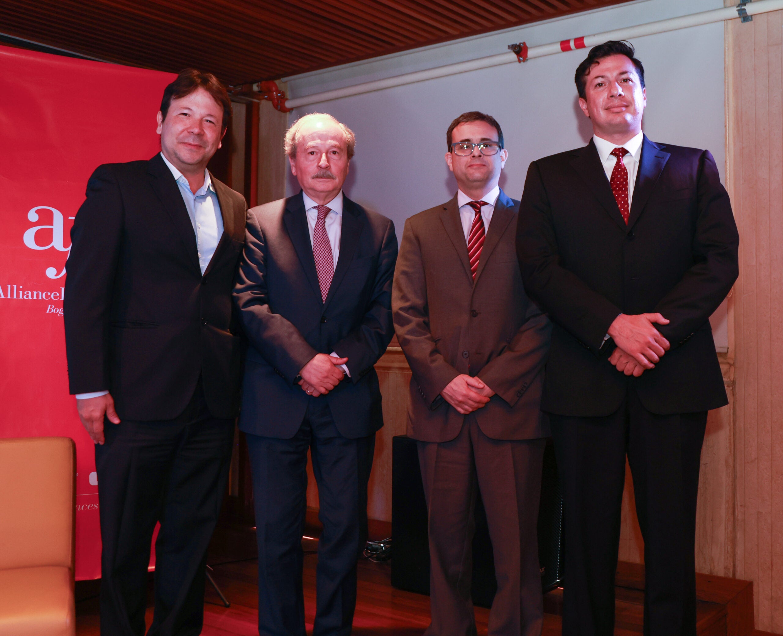 Agustín Contreras, de la Fundación Cardio Infantil; Augusto Galán, director de Así Vamos en Salud; Oscar Ramírez, director de Investigación de Fundación Pohema; y Carlos Andrés Portilla, presidente de la Asociación Colombiana de Hematología y Oncología Pediátrica, Achop.