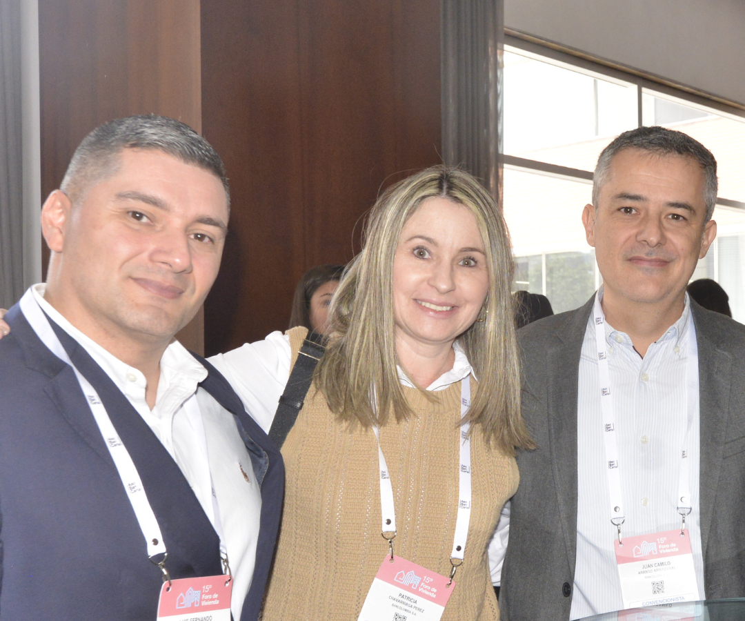 Luis Fernando Arbeláez, técnico de negocio inmobiliario Bancolombia; Patricia Chavarría Pérez, gerente Jurídica Inmobiliaria Bancolombia; y Juan Camilo Arango, líder Negocio inmobiliario Bancolombia.