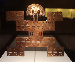 De las piezas, 219 de ellas pertenecientes a las colecciones del Museo del Oro del Banco de la República.