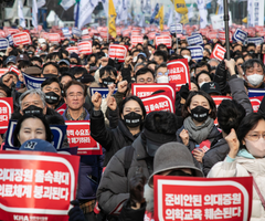 os manifestantes protestan en Seúl el 3 de marzo