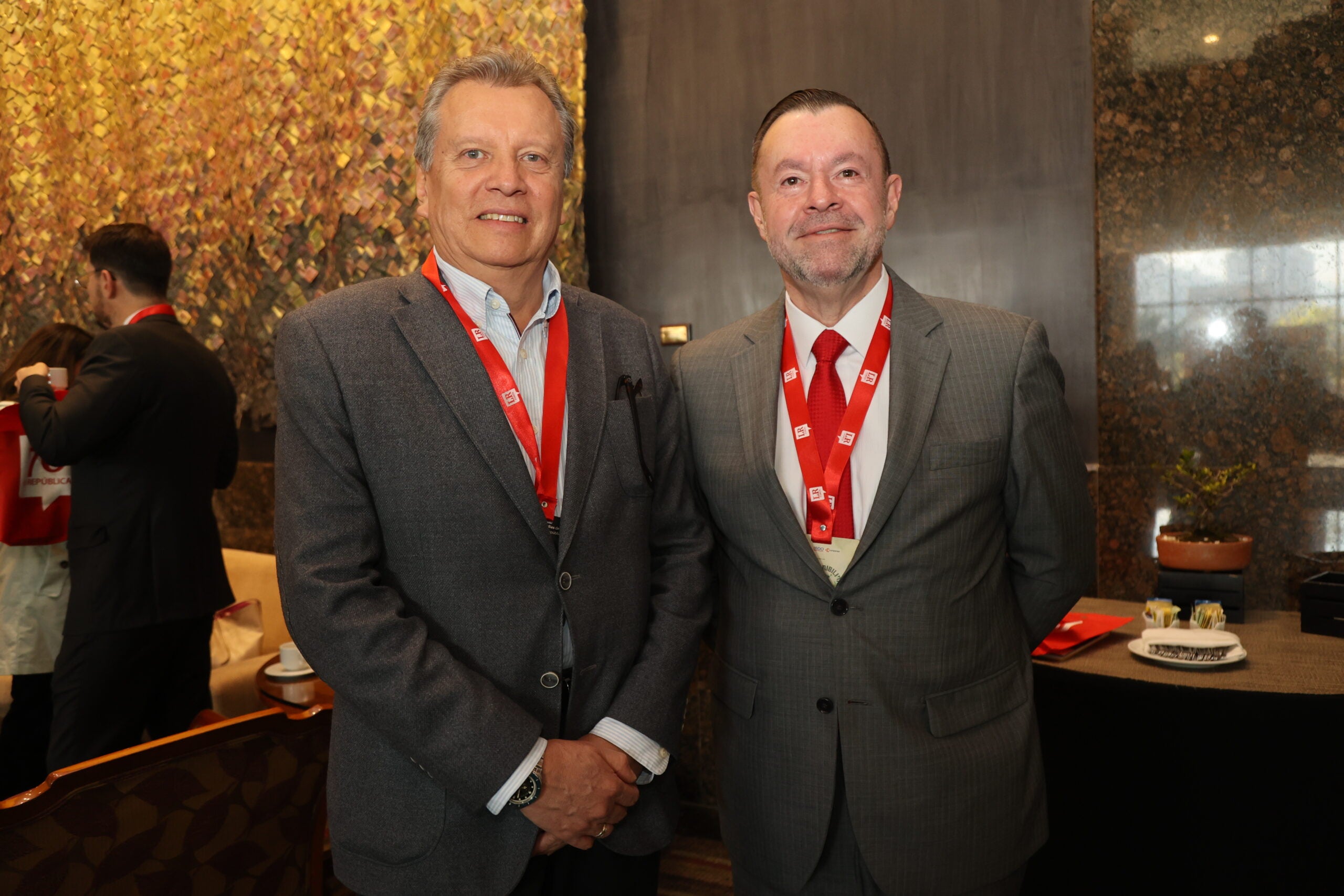 Edgar Pedraza, CEO de Estrategia & Finanzas Consultores, y Luis Fernando Calderón, gerente general de Back Office Solutions.