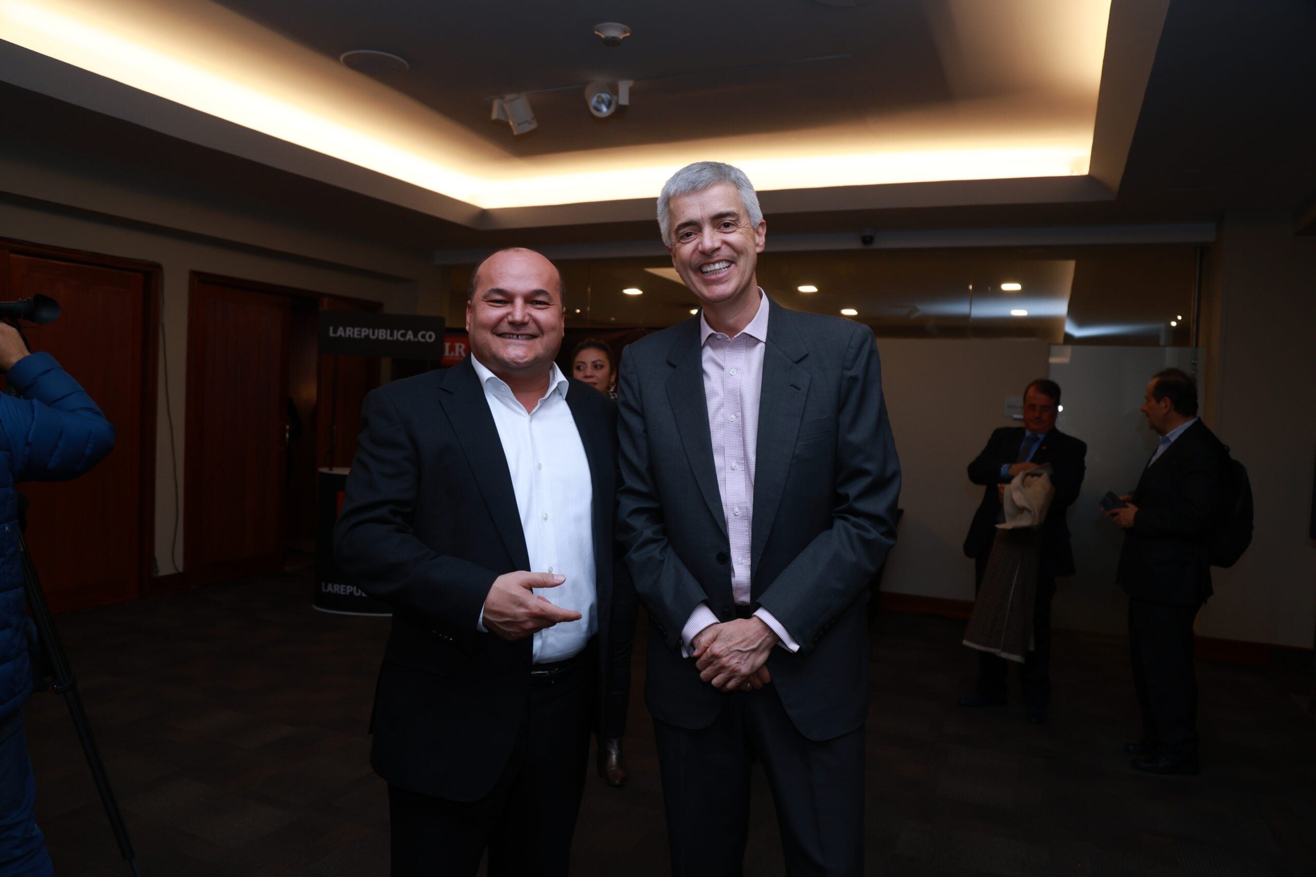 Mauricio Ossa, presidente de Odinsa, y Miguel Largacha, presidente de Porvenir.