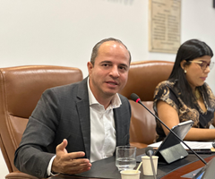 Representante a la cámara Juan Espinal Representante a la cámara Juan Espinal