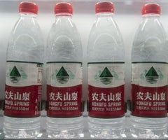 Botellas de Nongfu Spring