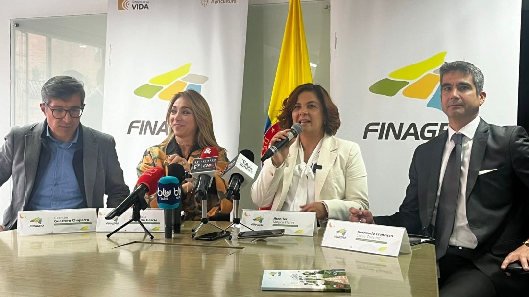 Germán Guerrero, director de Financiamiento del Ministerio de Agricultura y Desarrollo Rural; Alexandra Restrepo, presidenta de Finagro; Jhenifer Mojica, ministra de Agricultura y Hernando Chica, presidente del Banco Agrario