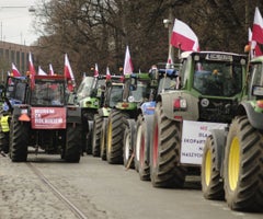 Agricultores polacos comenzaron a bloquear una carretera clave cerca de la frontera alemana
