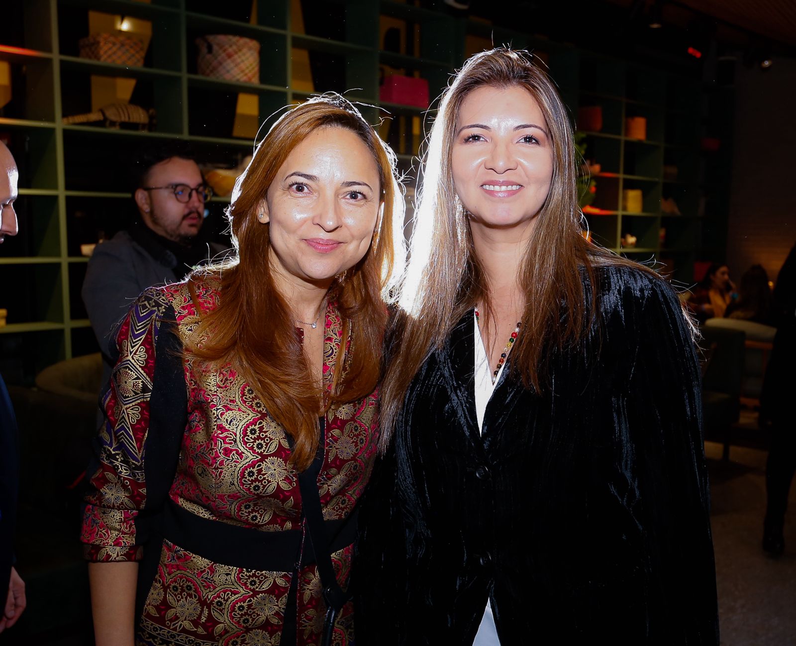 Diana Vernaza, líder grupo de Planificación y Compras de GroupM, y Andrea Ruiz, directora general de Wavemaker.