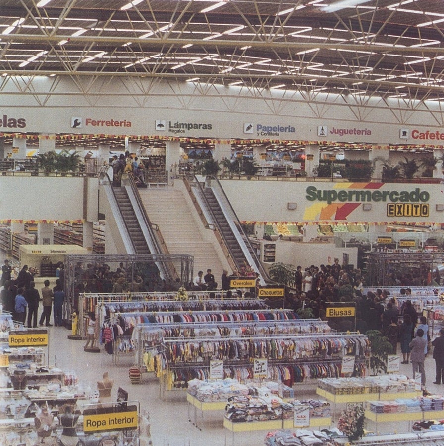 Este es el primer almacén que abrió Éxito en Bogotá comenzando la expansión de la marca en Colombia.