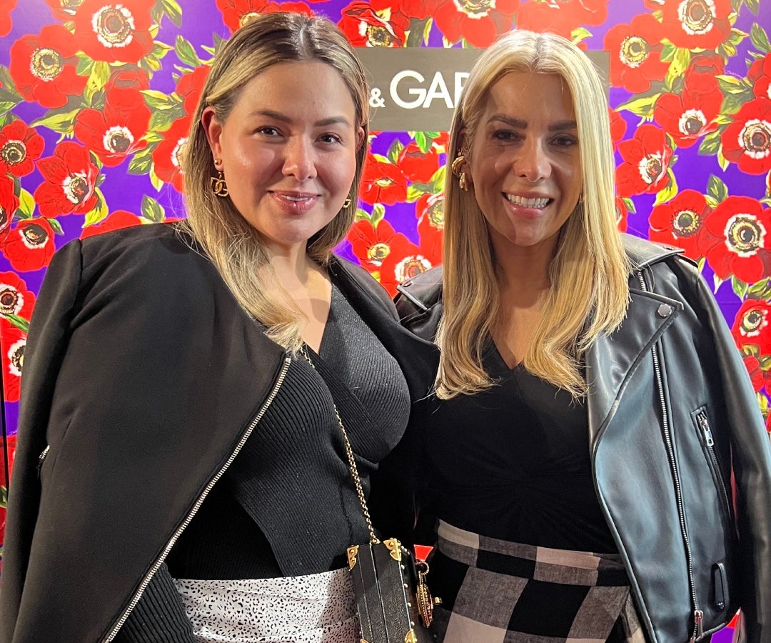 La optómetra Catalina Betancourt, y la especialista en diseño de mesas, Yobana Triana.